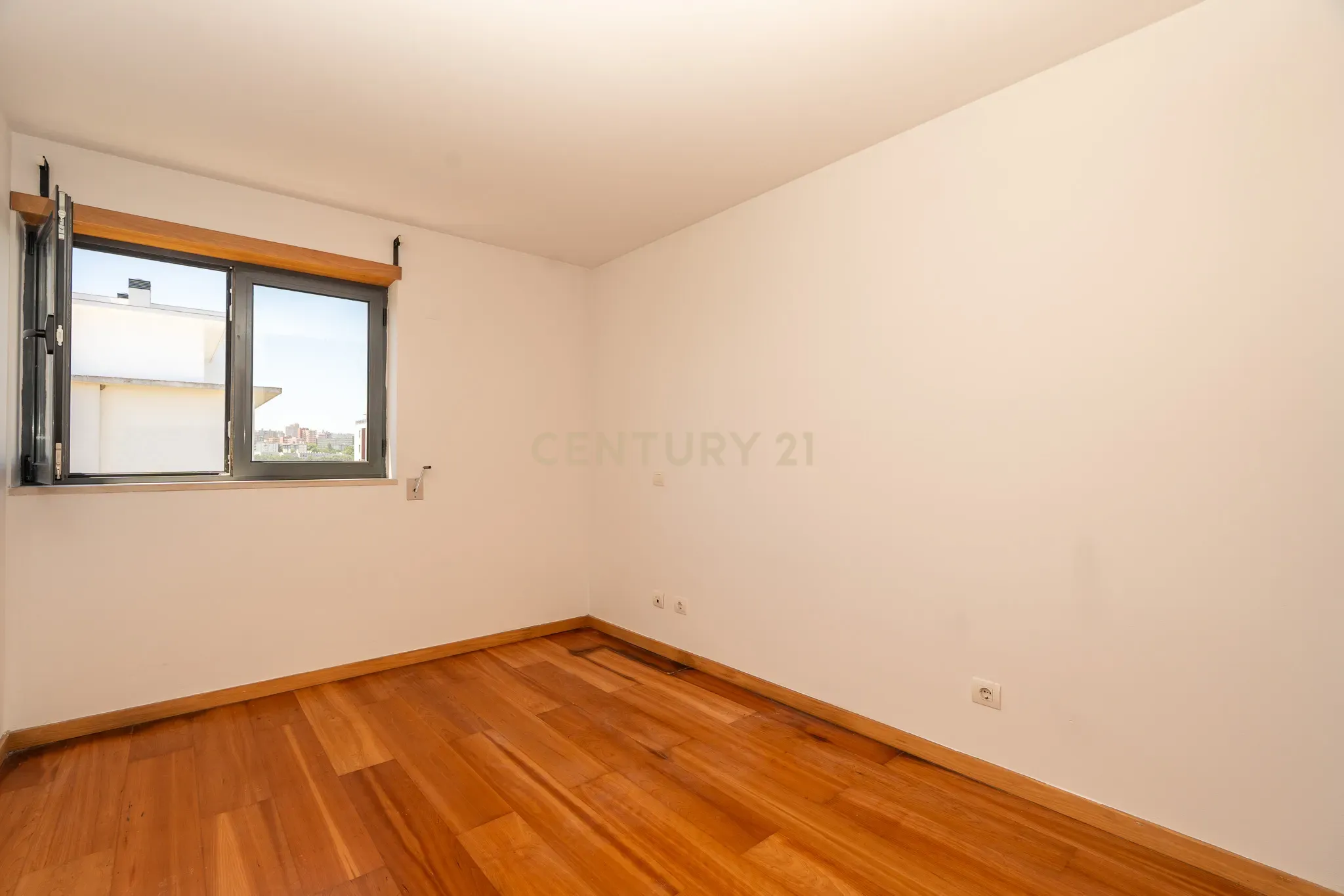 Excelente Apartamento T2 em Braço de Prata - Image 16