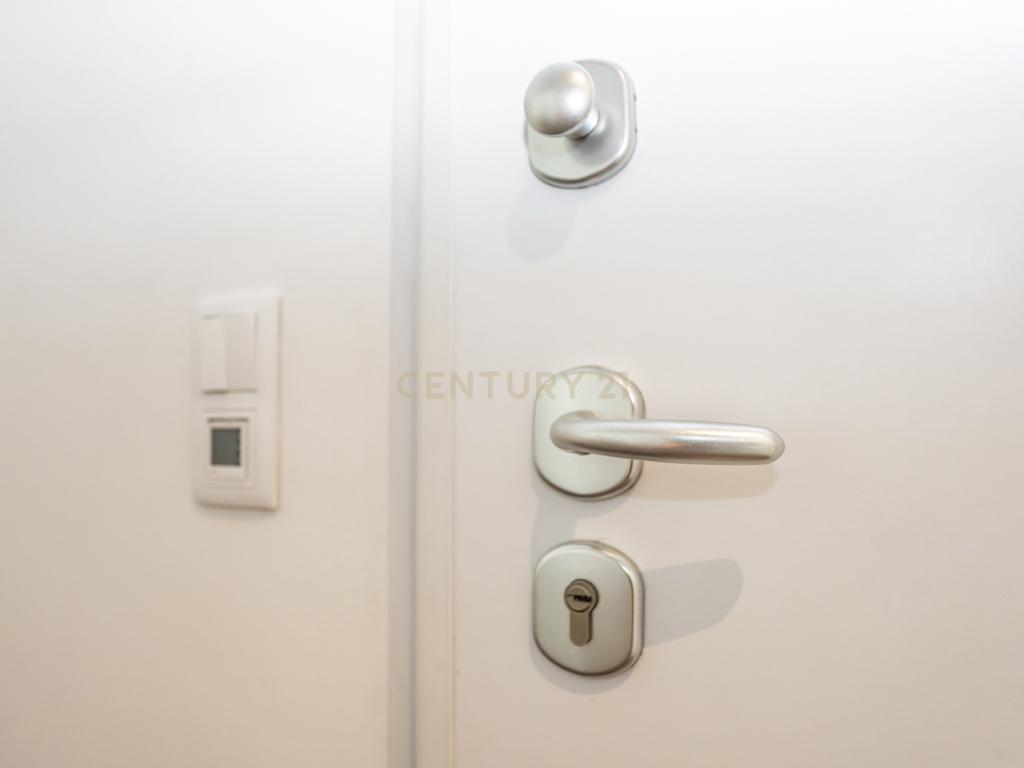 Apartamento de luxo com 5 assoalhadas, 2 garagens e parqueamento - Image 9