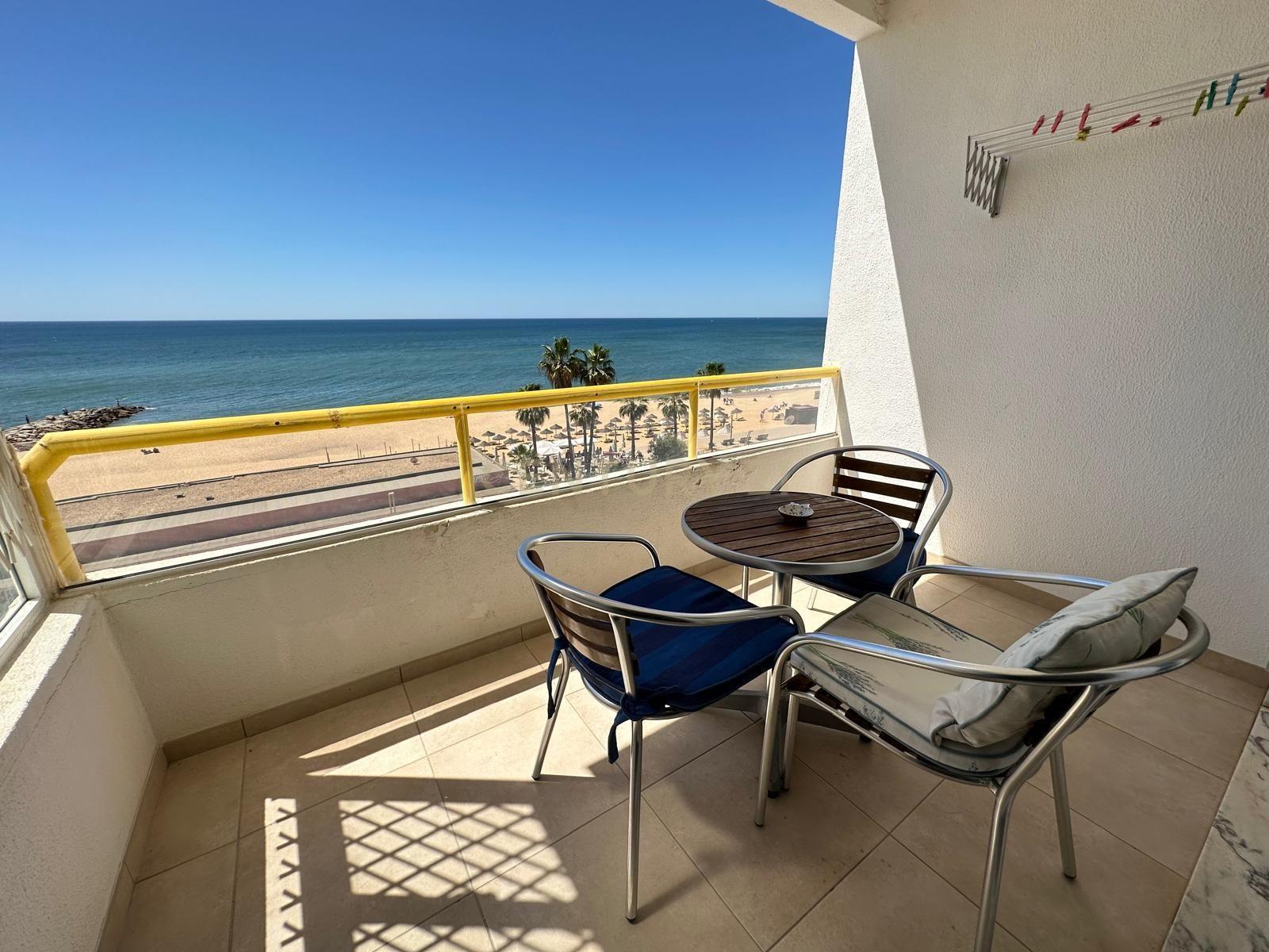 Fotografia 11 de ALERTA INVESTIDORES-Apartamento com Alojamento Local Ativo-Primeira Linha de Mar-Rentabilidade Comprovada