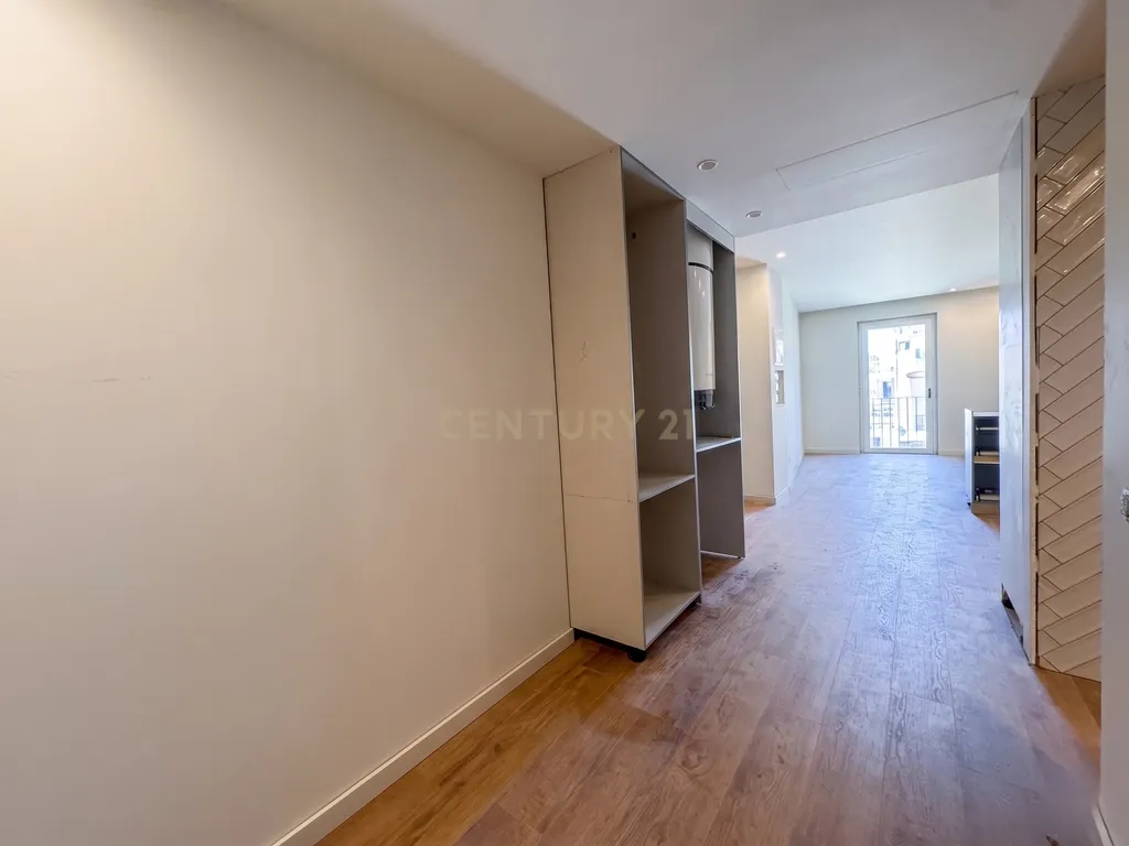 T0 Novo | Localização Exclusiva na Rua Brito Capelo, Matosinhos, Porto - Image 9