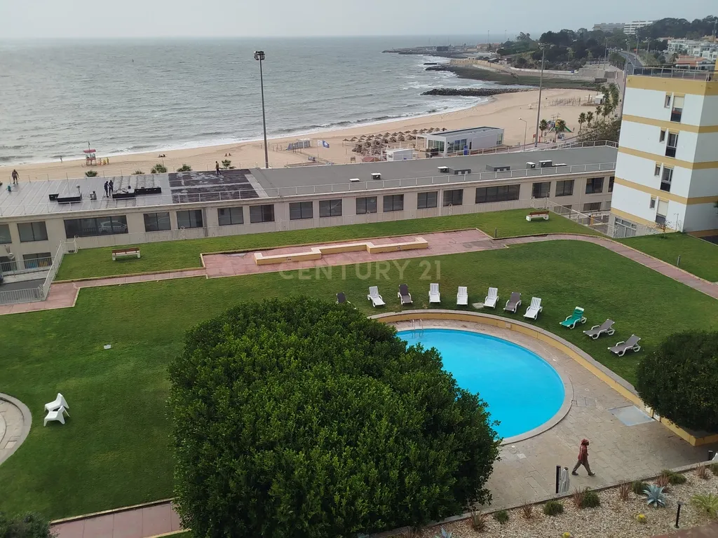 Apartamento T2 Mobilado com Vista Mar e parqueamento 1 carro - Image 1