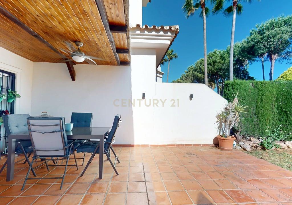 Casa Térrea em Málaga com Jardim e Piscina em Comunidade Fechada - Image 33