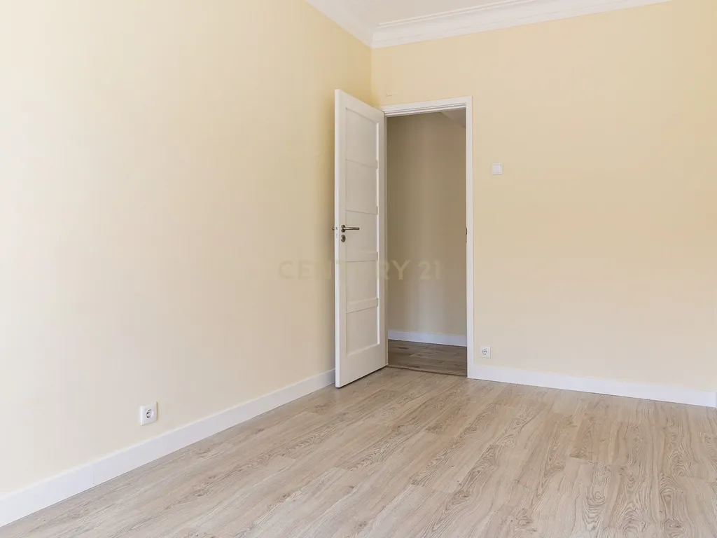 Apartamento T3 renovado na Avenida de Roma, Alvalade, Lisboa. Para Arrendar! - Image 7