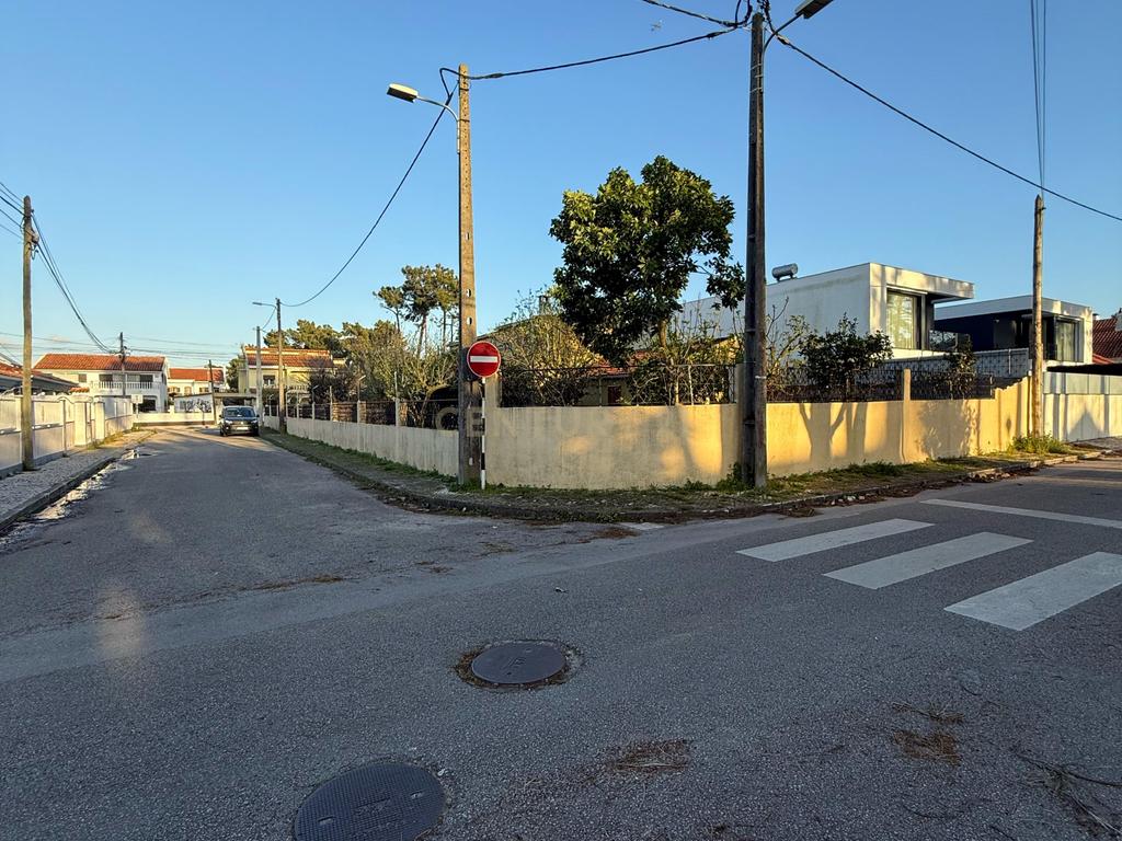 Terreno à Venda na Aroeira - Próximo às Praias e Comércio - Image 1