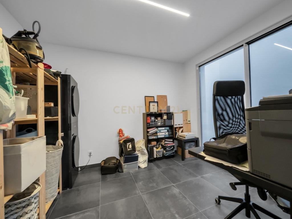 Moradia Nova com 5 quartos + 2 dentro de um condomínio localizado a apenas 5 minutos do Kings College Cascais - Image 36