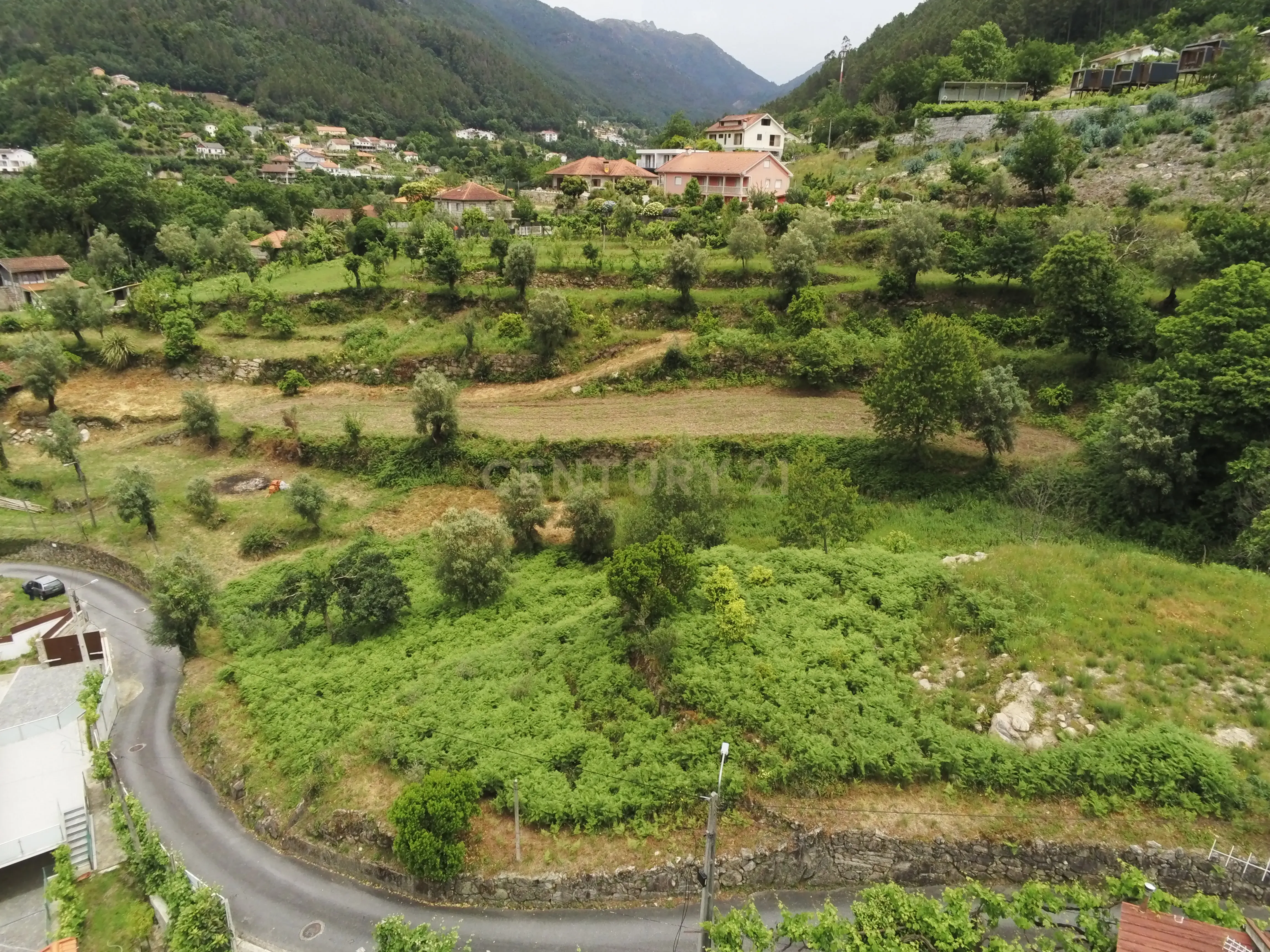 Fotografia 9 de Terreno Exclusivo no Centro da Vila do Gerês – 3.683 m² com Projeto Aprovado Moradia Térrea