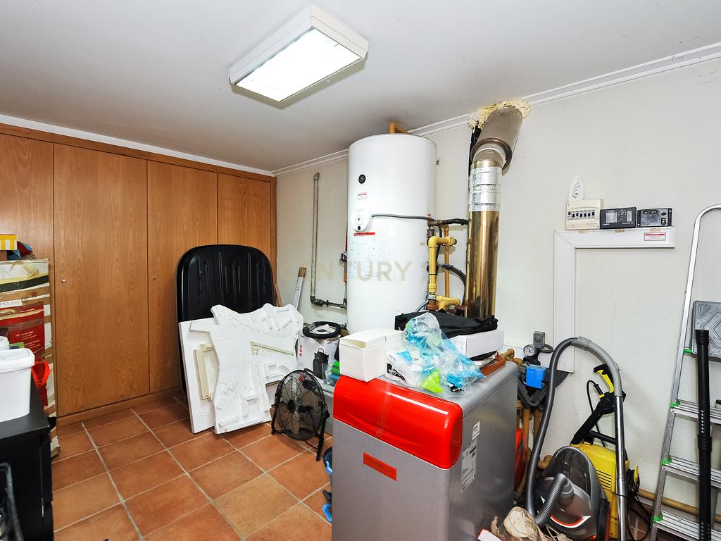 Moradia Isolada T4 Piscina e Cave - Image 40