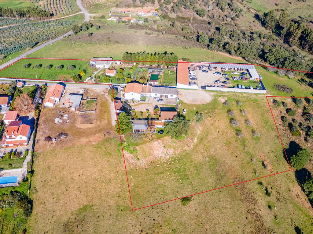Quinta com 25.800M2 com moradia T6 em Casével, Santarém. - Image 36