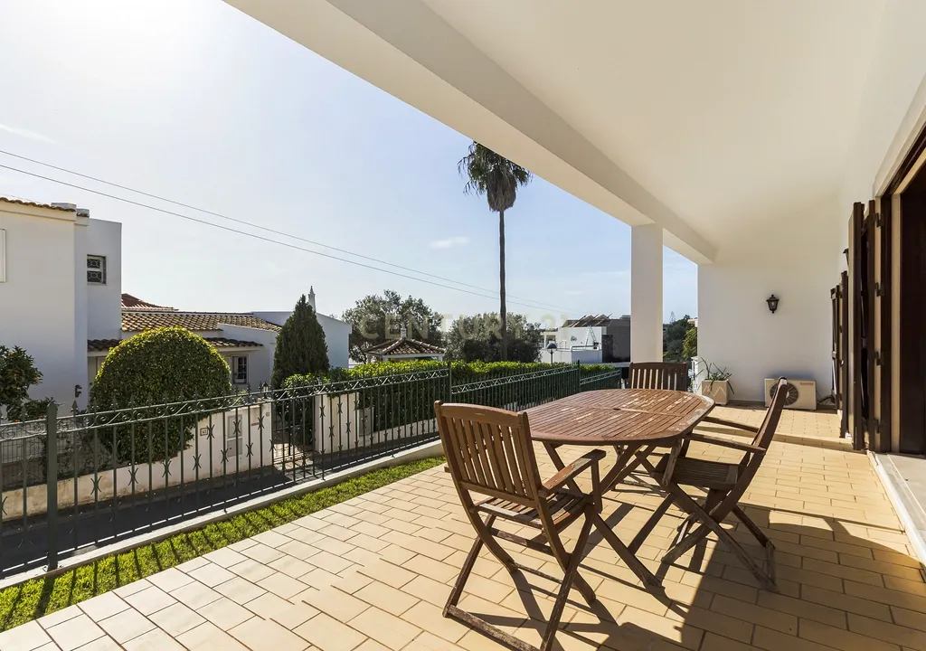 Moradia T4 com vista Mar e Cidade - Viva o Sonho de uma Vida na Quinta da Barra em Tavira - Image 10