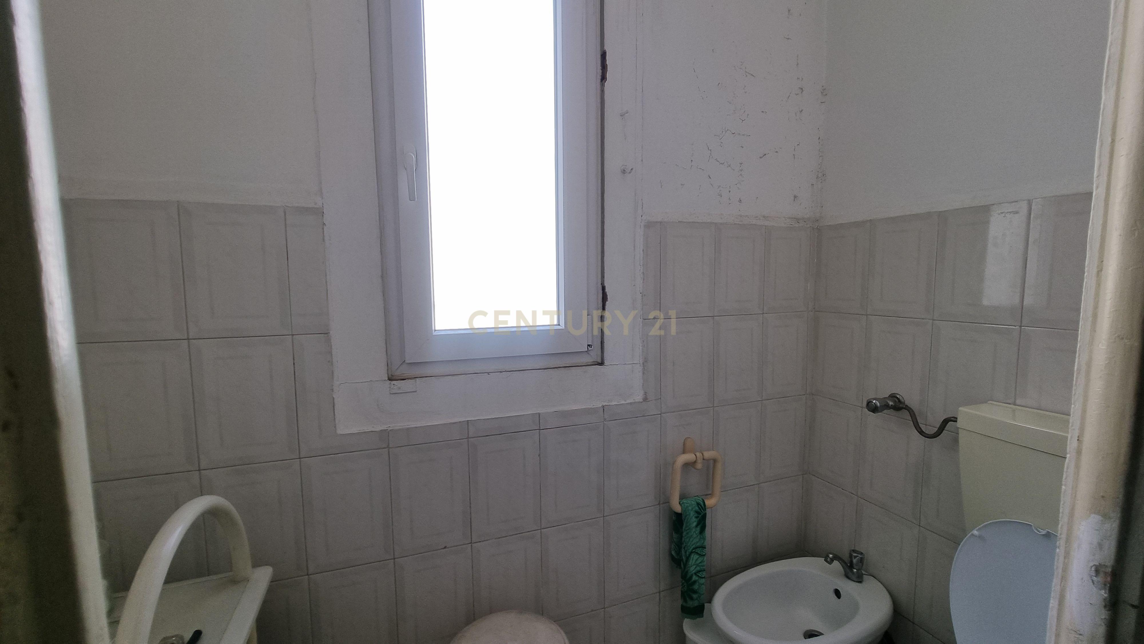 Apartamento Pombalino de Charme com 8 Assoalhadas – Av. Almirante Reis, Lisboa - Image 32
