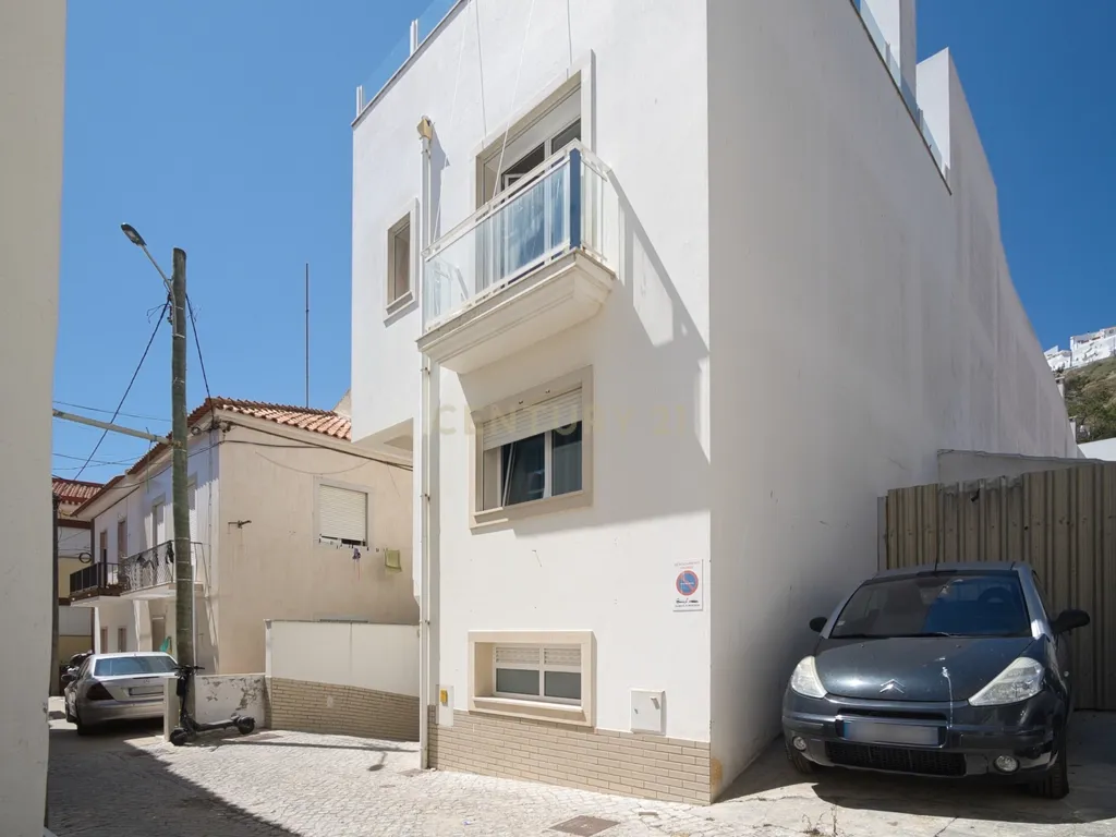 Apartamento T3 Espaçoso e Acolhedor, a Passos do Mar na Nazaré. - Image 22