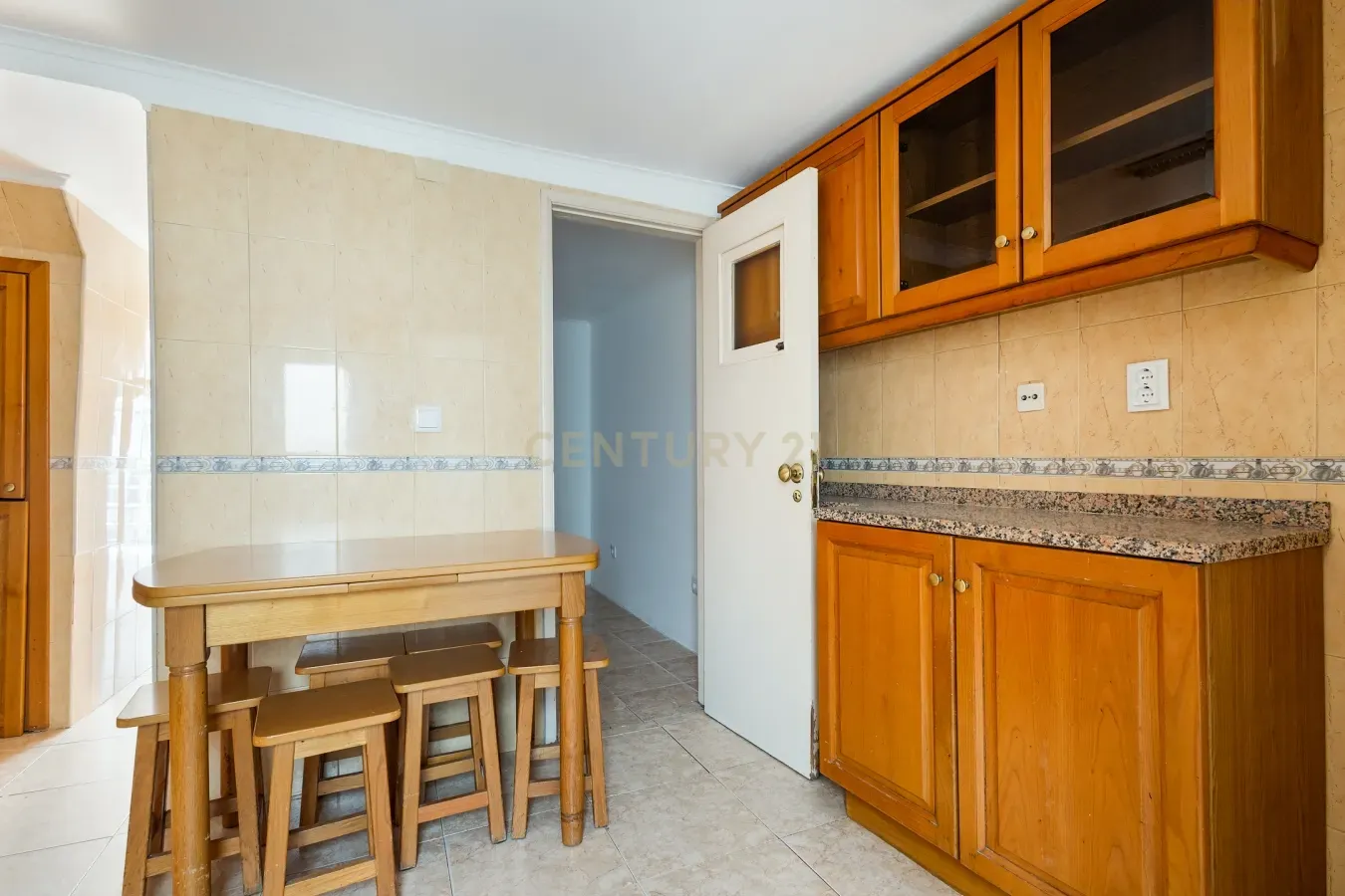 Apartamento T1 na Lapa – Lisboa | 1º Andar em prédio tradicional - Image 13