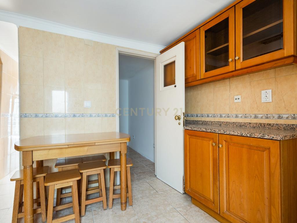 Apartamento T1 na Lapa – Lisboa | 1º Andar em prédio tradicional - Image 13