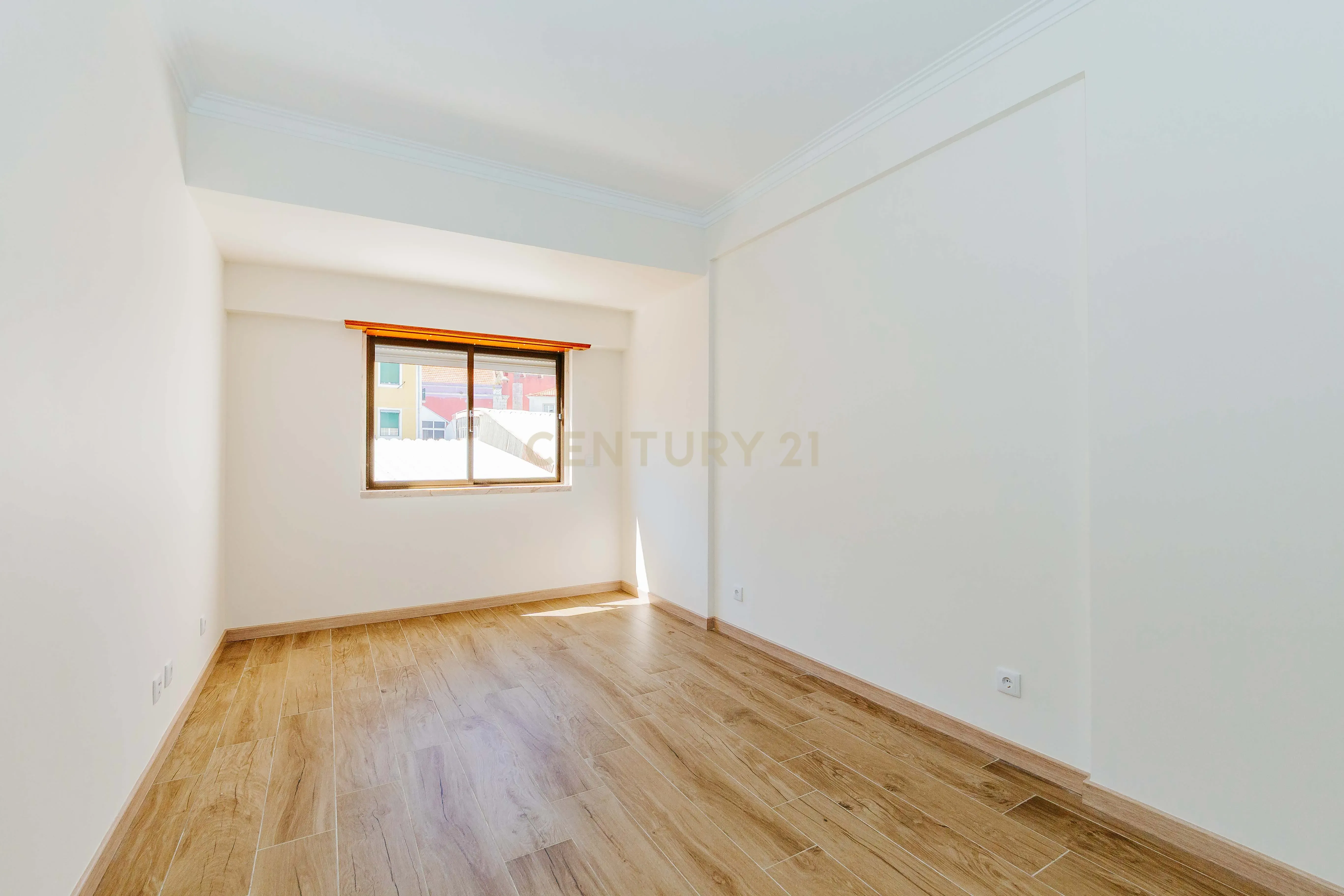 Apartamento T3 Renovado com Vista Rio em Santa Apolónia – Viva no Coração de Lisboa - Image 35