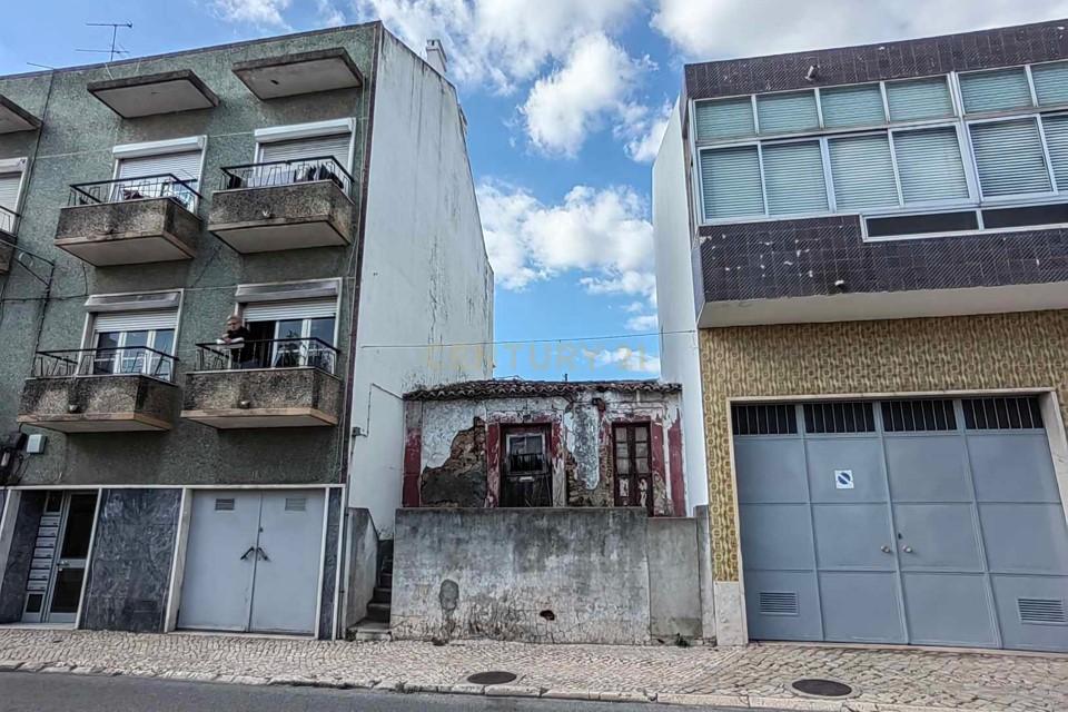 Terreno com viabilidade de construção de 20 apartamentos no centro de Vialonga - Image 6