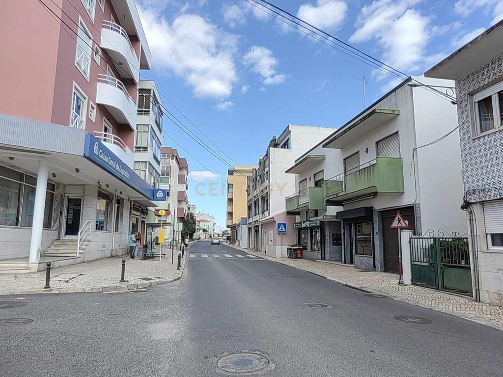 Terreno com viabilidade de construção de 20 apartamentos no centro de Vialonga - Image 9