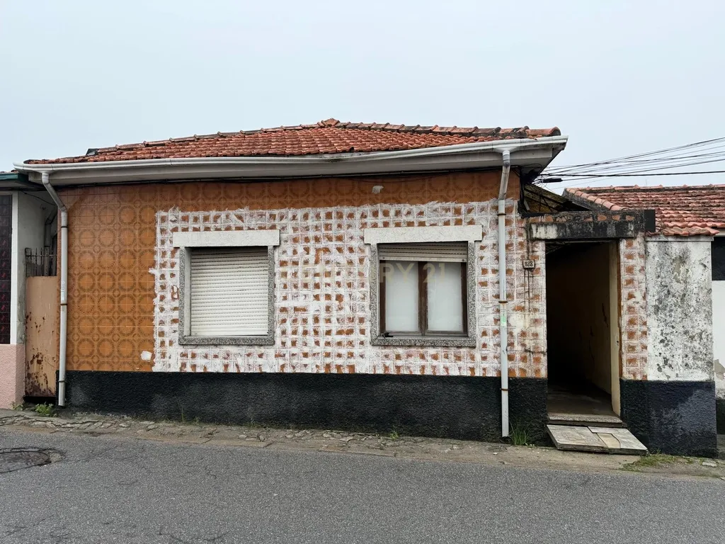 Moradia em Valadares para Restauro ou Reconstrução - Image 17