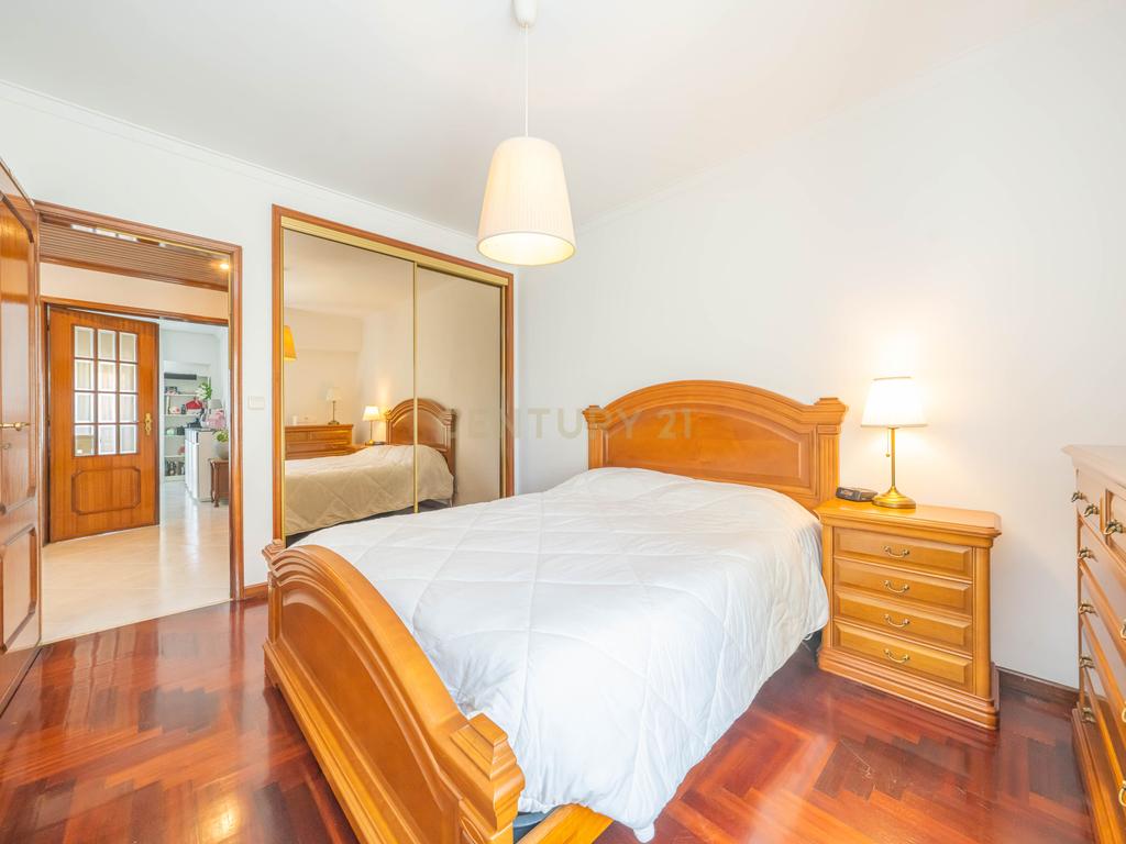 Apartamento T2, com Parqueamento e Arrecadação, em Caneças - Image 12