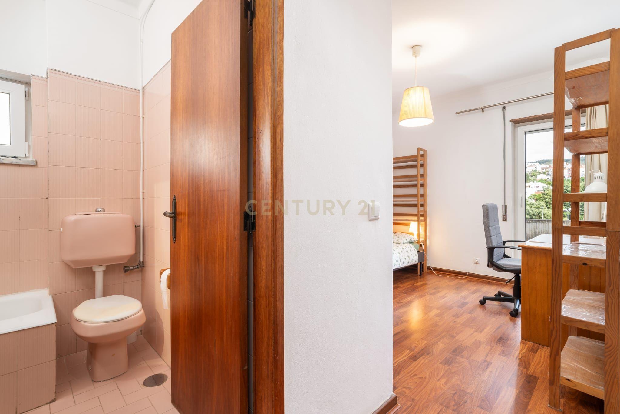 T3 Duplex com 2 Terraços, na Av. Elísio de Moura, em Coimbra - Image 26