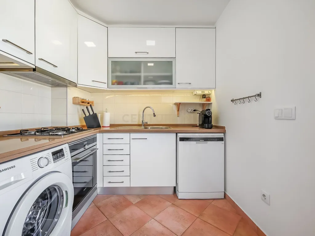 Apartamento T2 Dúplex com Vista Panorâmica e Garagem com Carregamento Elétrico | a 15 minutos de Mafra e Ericeira - Para arrendamento! - Image 8