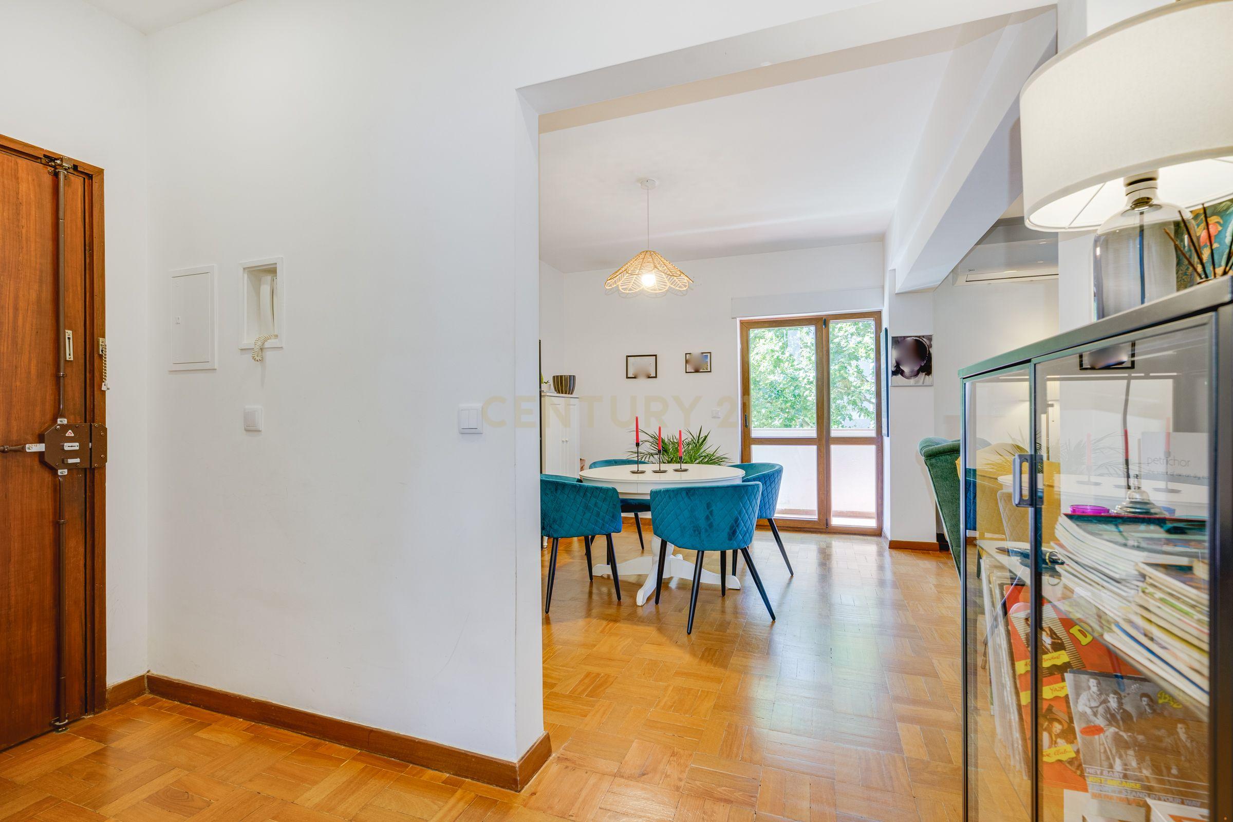 Fotografia 6 de Apartamento T3 | São João do Estoril | 2º Andar | Renovado | 120m² | 2 min Praia | Comboio à Porta
