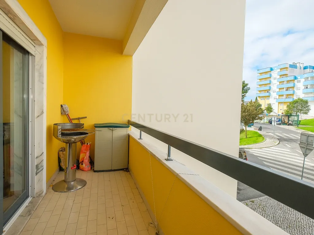 Apartamento T3 com Excelentes Áreas e Garagem na Urbanização Moinho do Guizo – Mina de Água, Amadora - Image 24