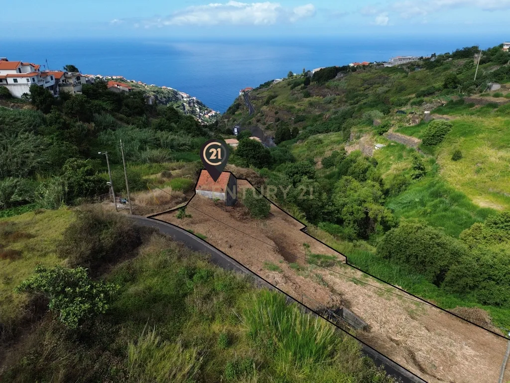 Terreno com Vista Mar Definitiva à Venda – Calheta, Madeira - Image 4