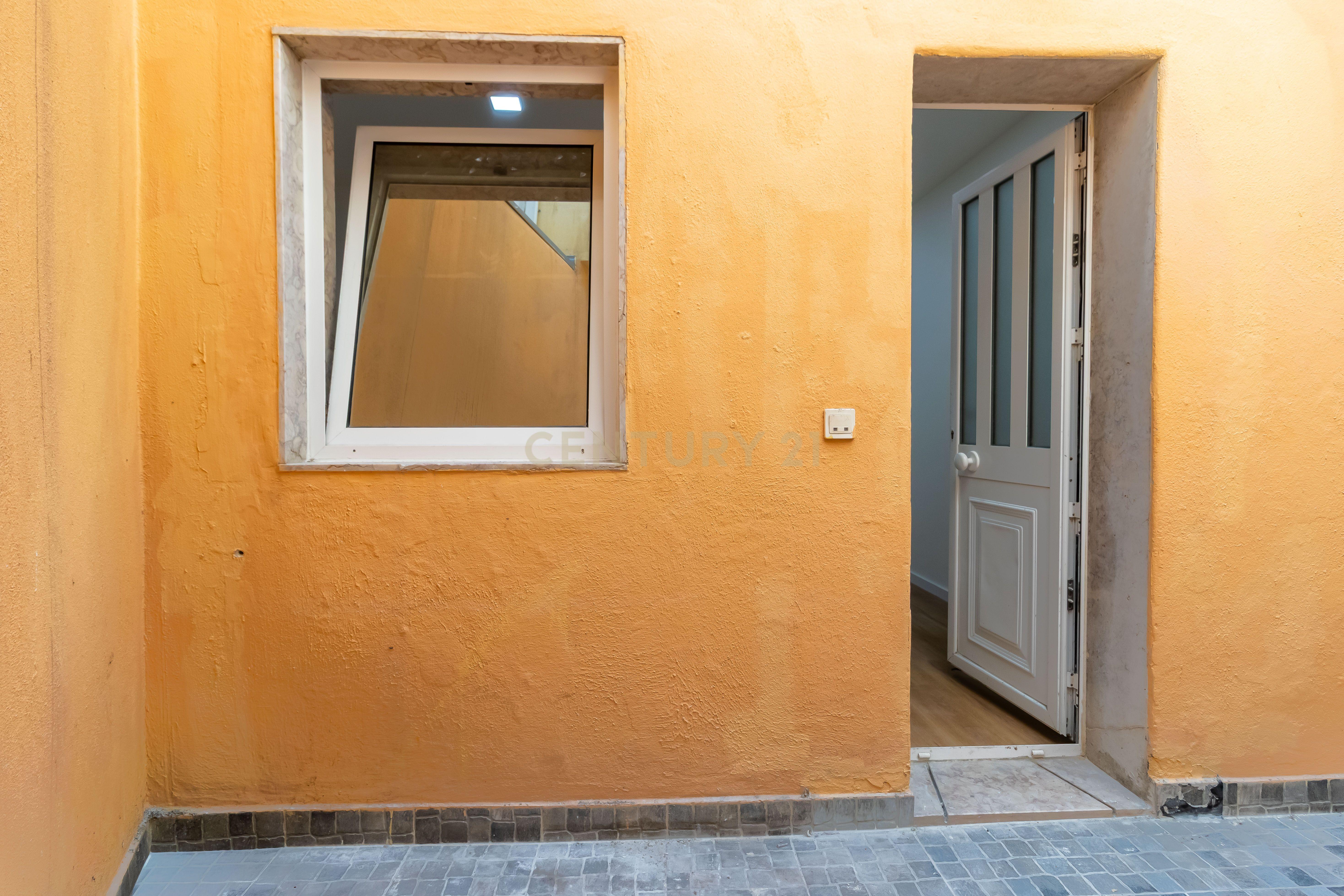 Fotografia 3 de T1 Integralmente remodelado com Logradouro na Estefânia, Lisboa