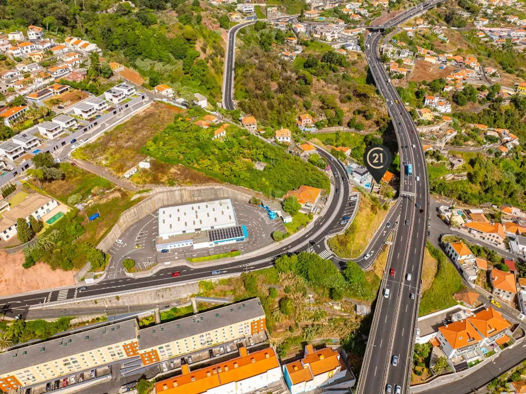 Moradia T2 em Pedra no Funchal com Projeto Aprovado e Vista Mar - Image 13