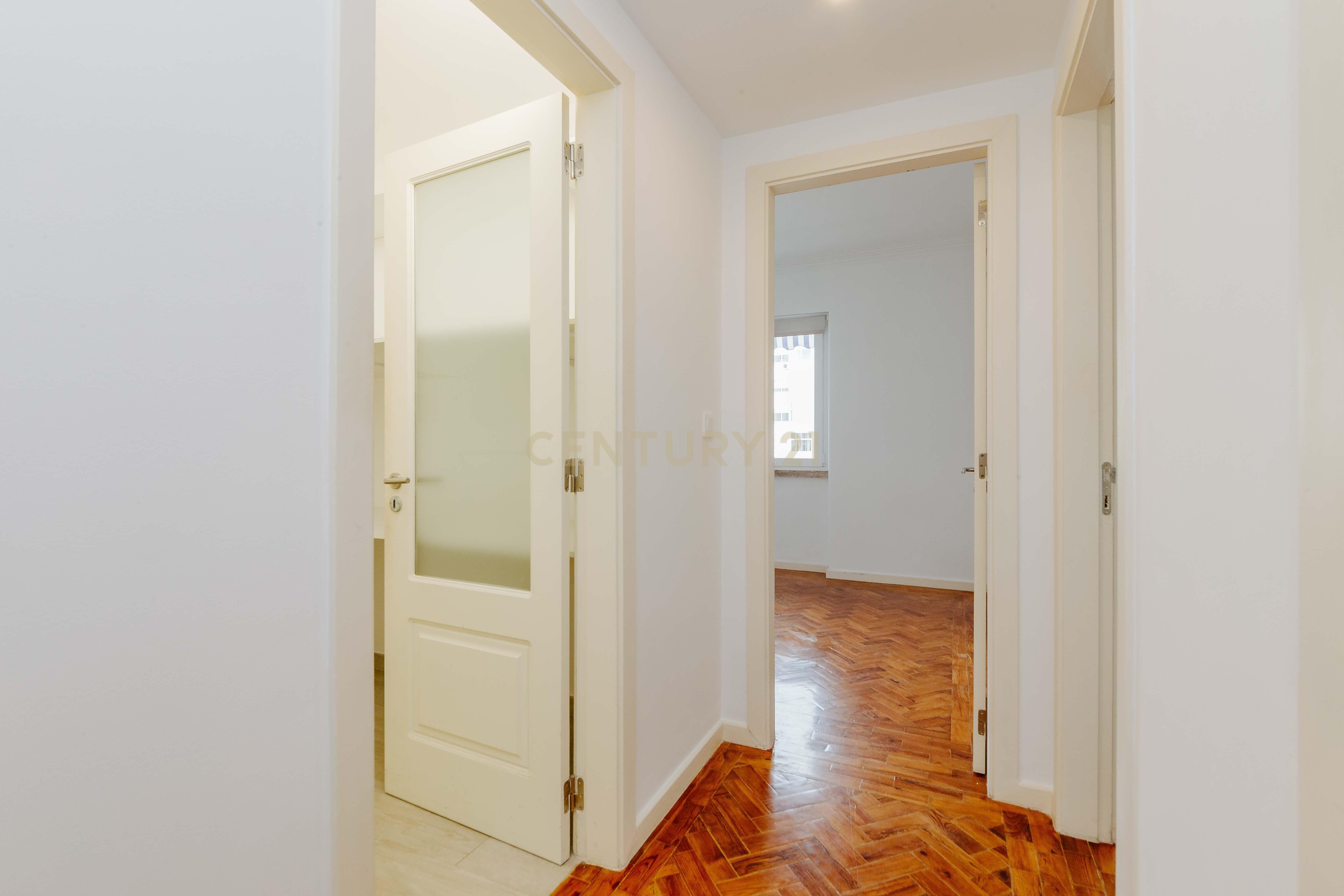 APARTAMENTO T5 REMODELADO SALDANHA LISBOA - Image 34
