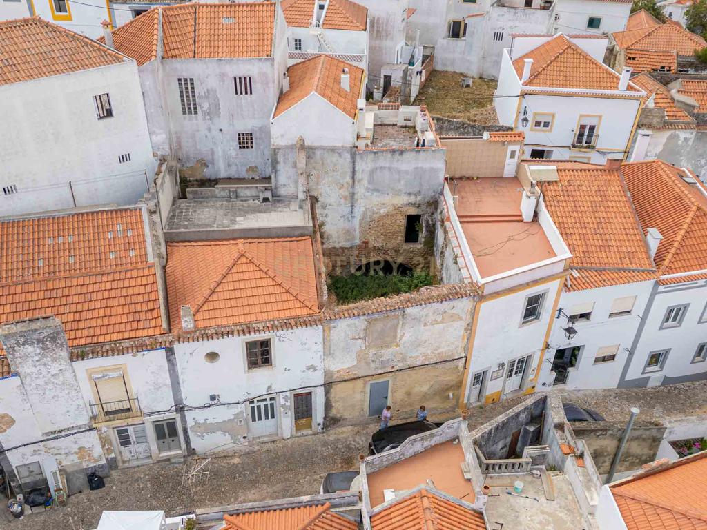 Moradia em ruinas no centro histórico de Palmela - Image 13