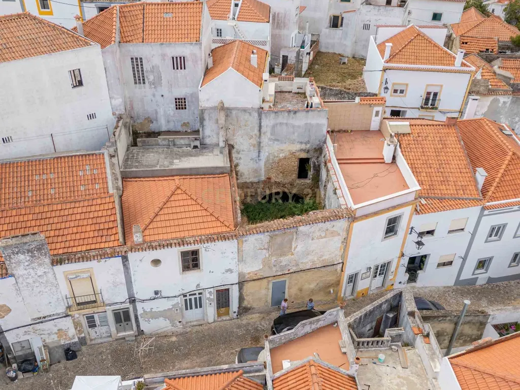 Moradia em ruinas no centro histórico de Palmela - Image 13