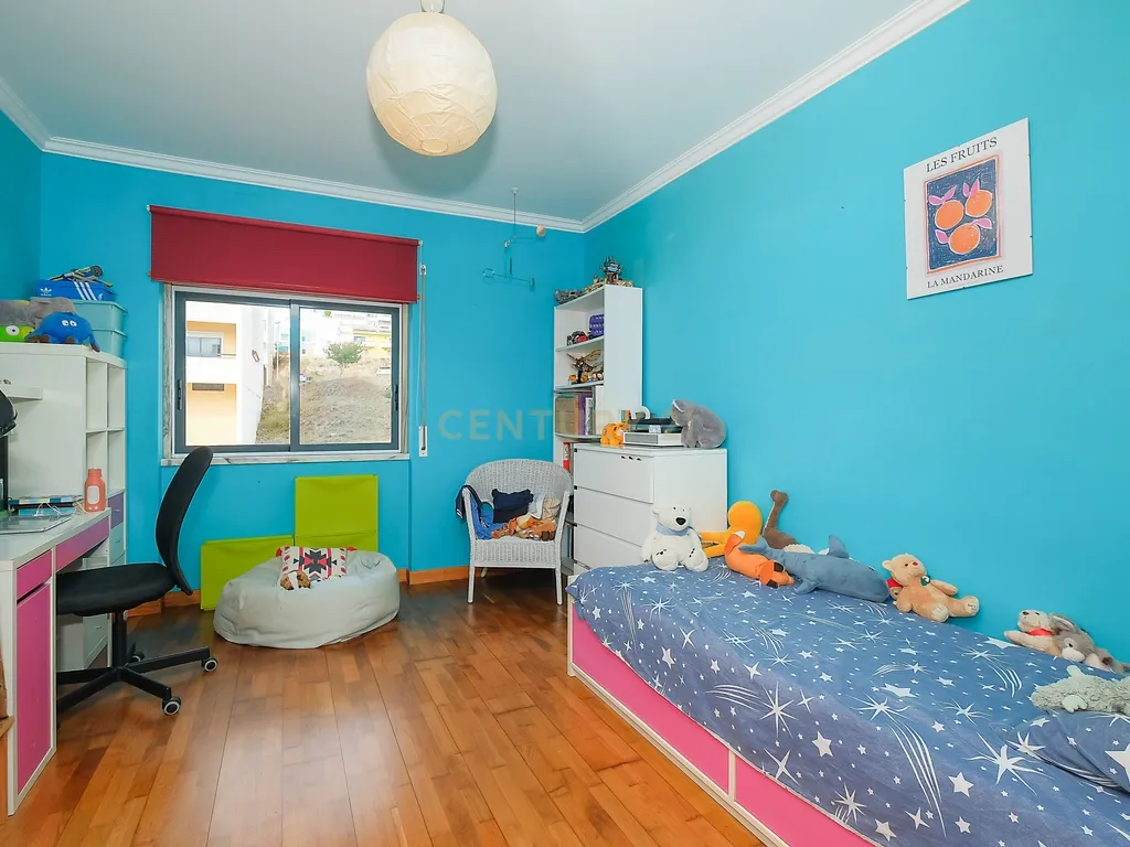 Apartamento T3 com Excelentes Áreas e Garagem na Urbanização Moinho do Guizo – Mina de Água, Amadora - Image 15