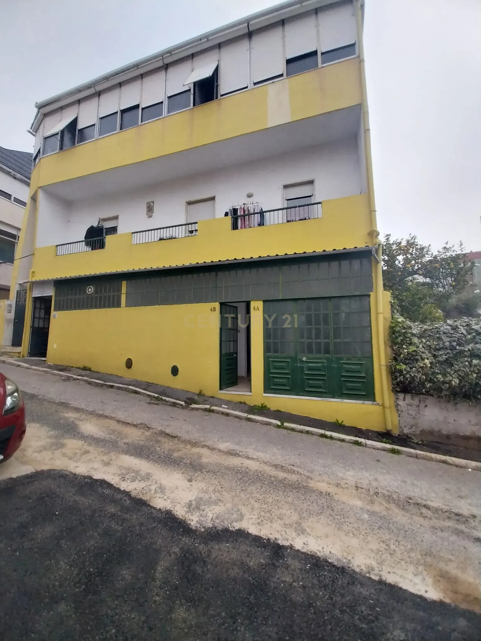 Apartamento T3 Azinhaga da Torrinha – Ameixoeira (Santa Clara) - Image 2