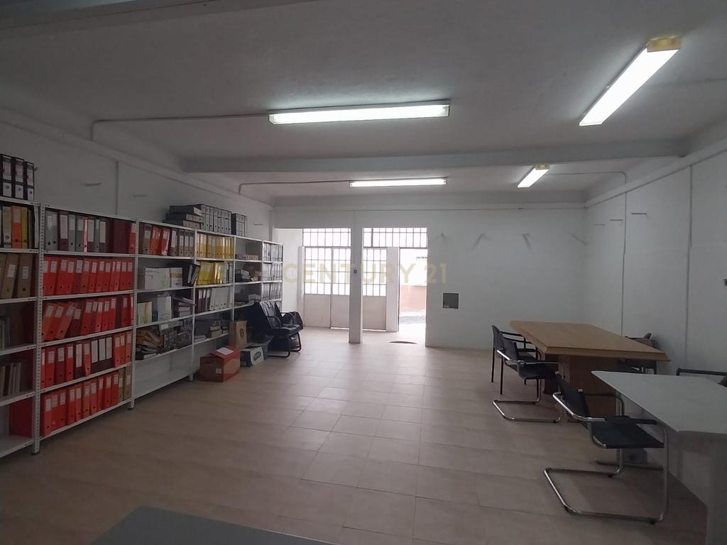 Loja R/ch inserida dum prédio de habitações de 1º e 2º andares. - Image 14