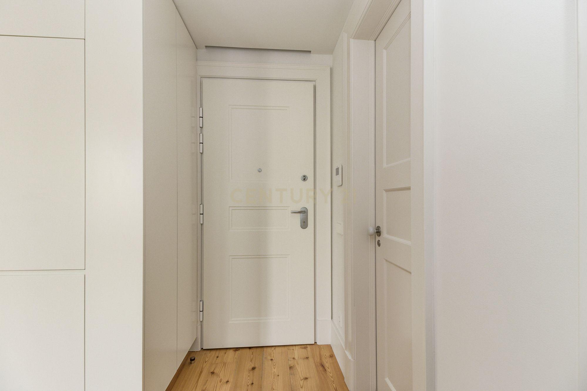 Apartamento T1 novo - Avenidas Novas. - Image 7
