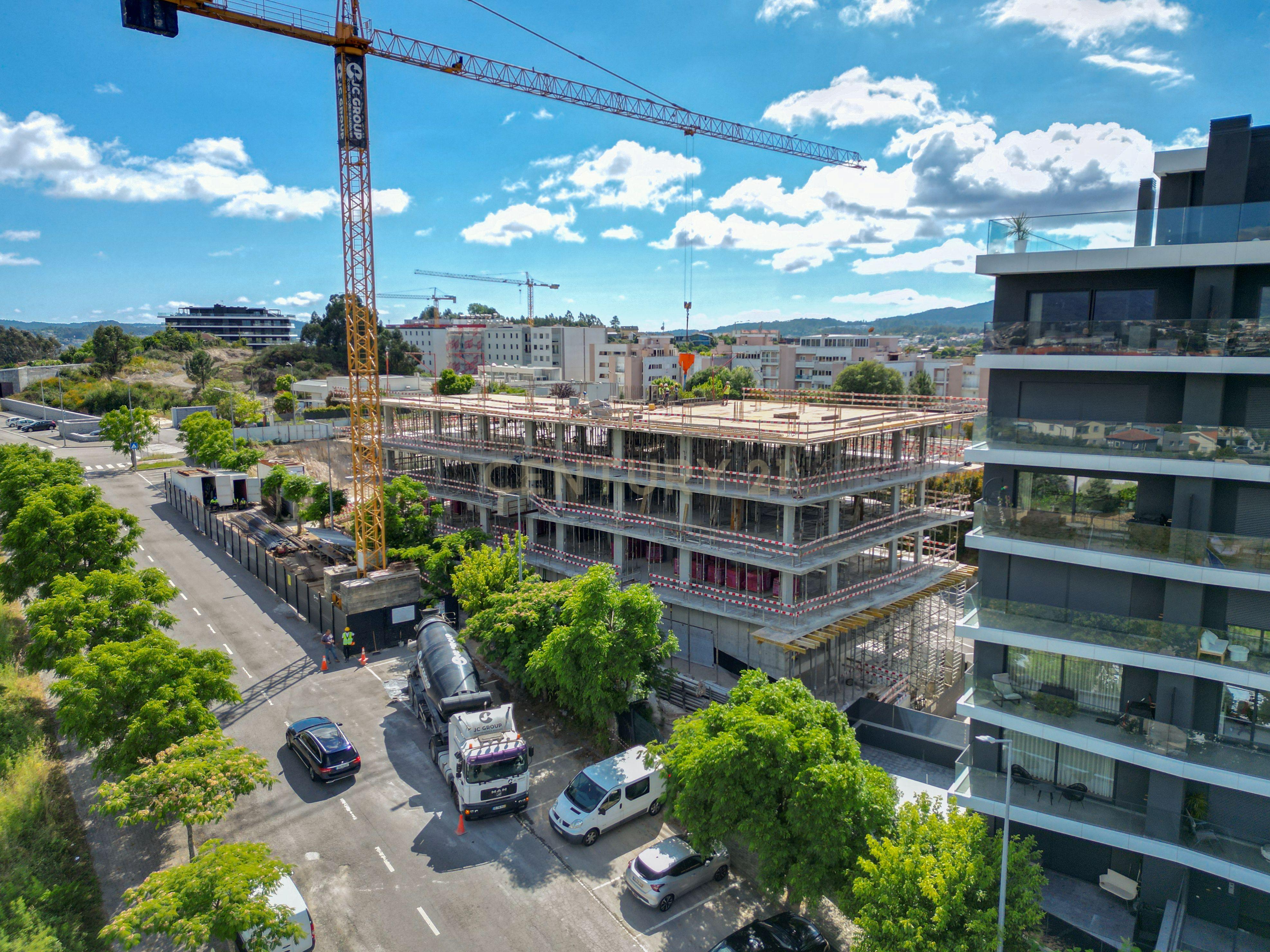 Fotografia 12 de T3 Novo em Ferreiros, Braga | Suíte e 2 Quartos com Closet e Varanda Panorâmica