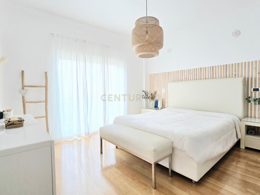 Apartamento Duplex T3 perto do mar na Caparica — Conforto, Elegância, Proximidade da Natureza e Estilo de Vida Descontraído - Image 11
