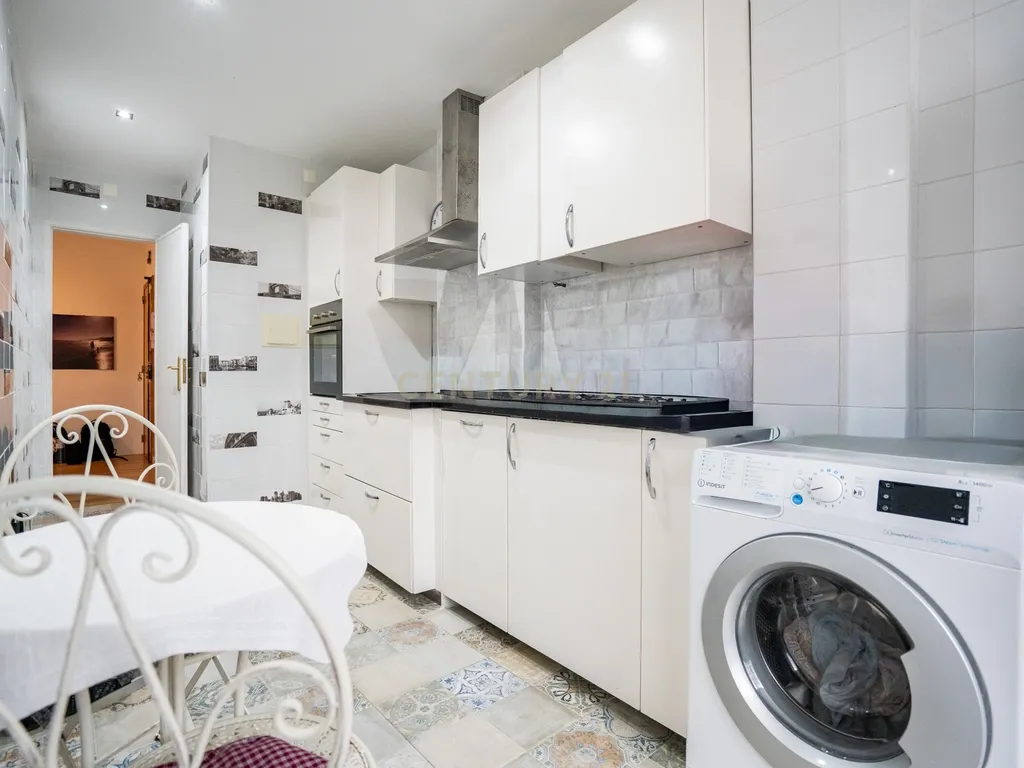 Apartamento T3 Transformado em T2 - Logradouro e Garagem BOX - Junto ao Tribunal e Parque Municipal - Montijo - Image 8