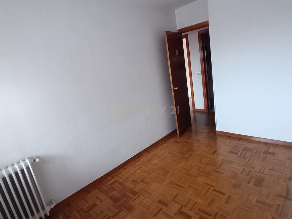 Apartamento em Madrid com 3 Quartos e Vista para a Cidade - Image 10