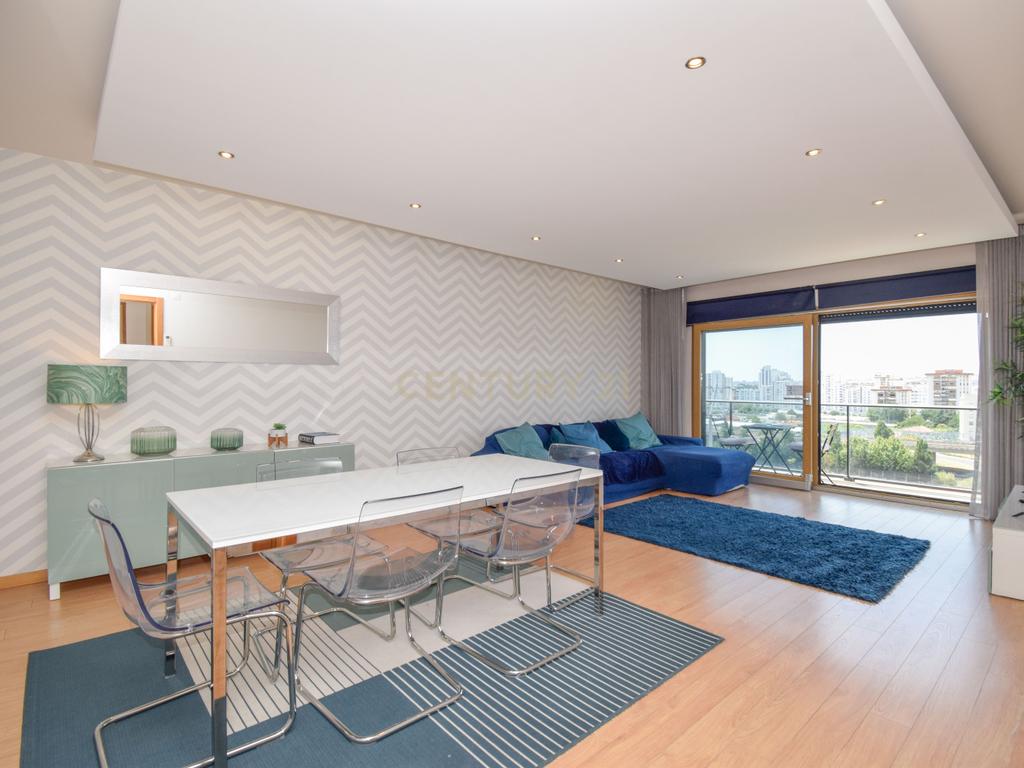 Apartamento T3 com Áreas Generosas e Vista Desafogada - Image 2