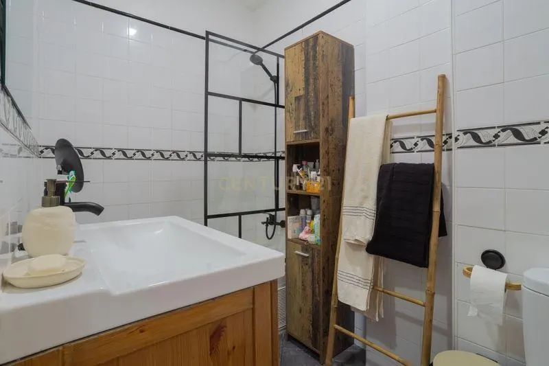 Apartamento 5 assoalhadas 2 Wcs ,Renovado com Vista , no Feijó em Almada - Image 11