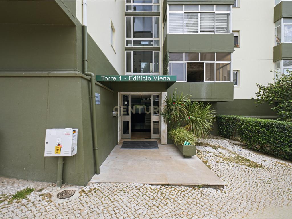 Apartamento T2 Remodelado PC Simão da Veiga Junior 1 - Santo António Dos Cavaleiros - Image 23
