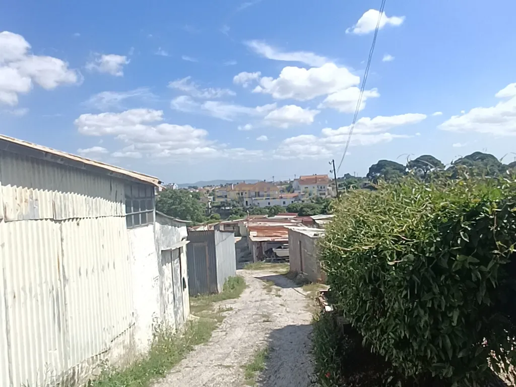 Terreno com 4640 m2 No Seixal - Image 11