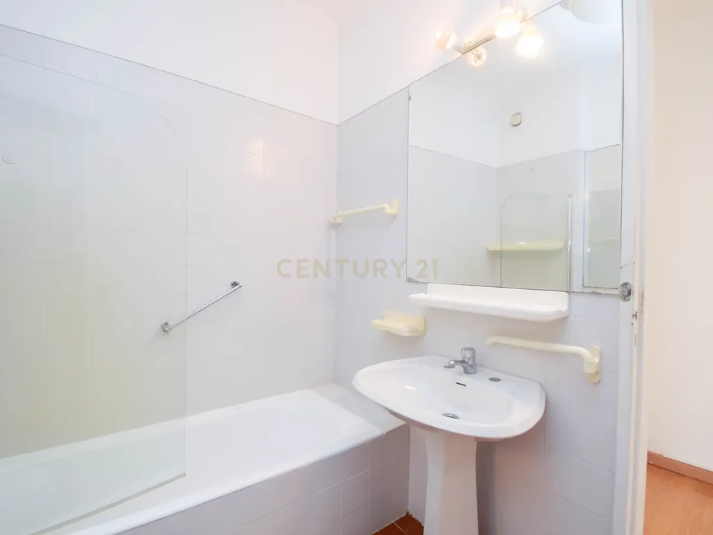 T3 na Quinta do Marquês, Oeiras | 115 m² de Potencial para Criar a Sua Casa de Sonho - Image 14