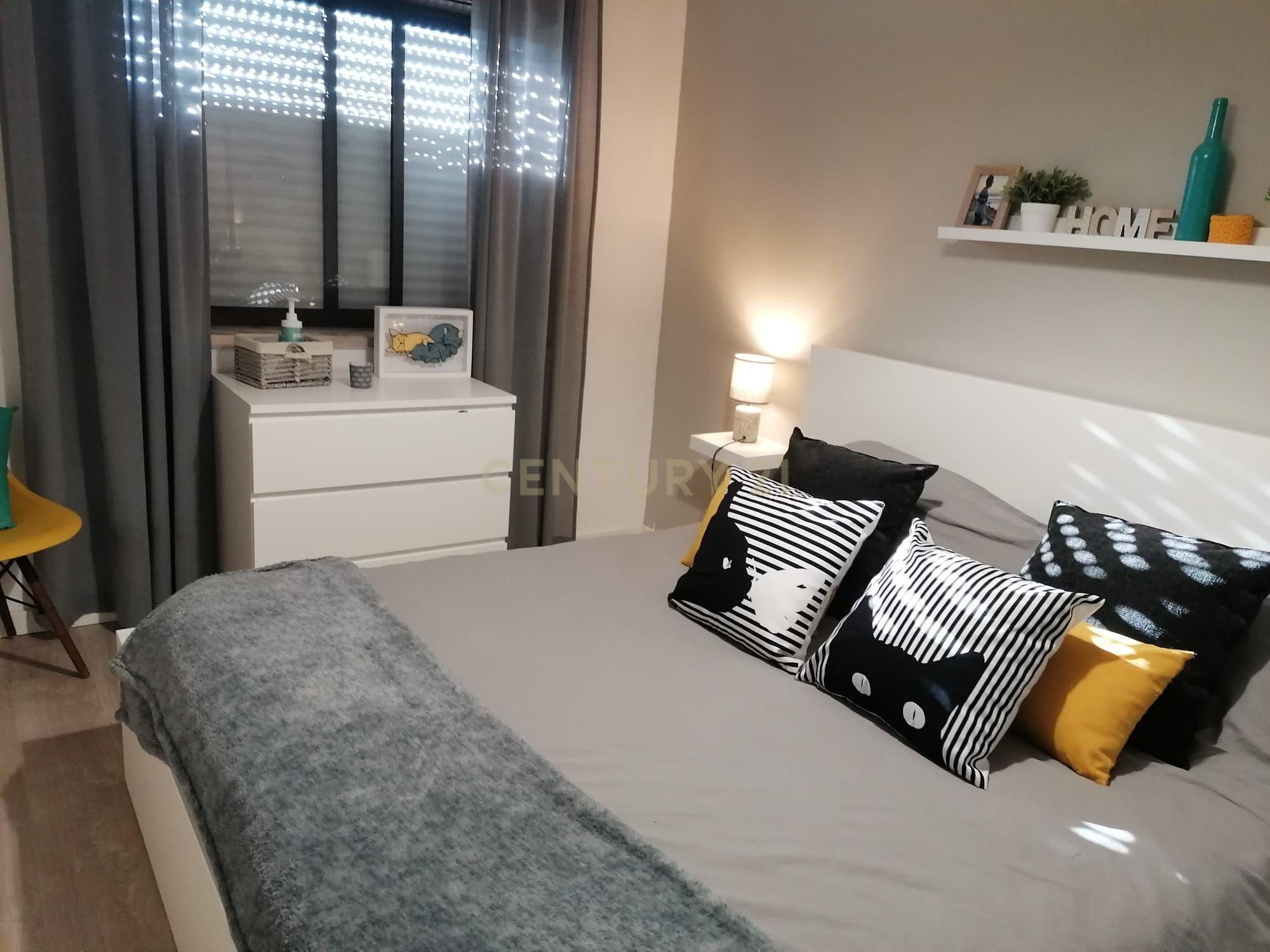Apartamento T2 renovado em Feijó, Almada - Image 1