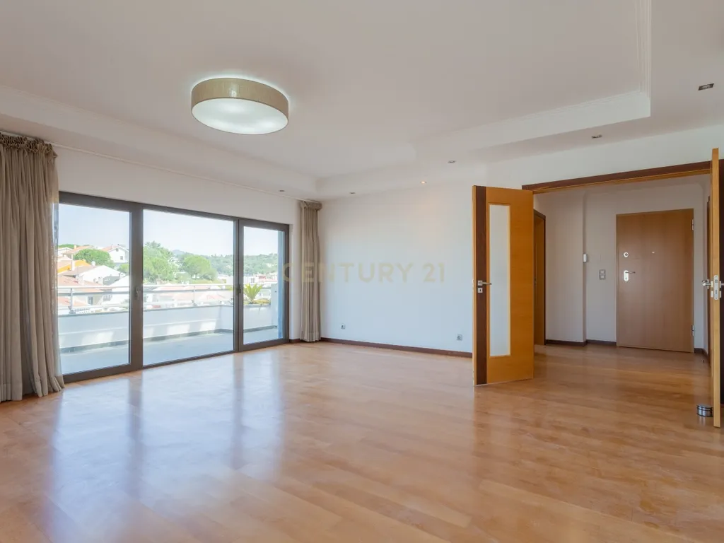 Luxuoso apartamento no Monte Estoril, Cascais com Vista Panorâmica e Acessos - Image 10