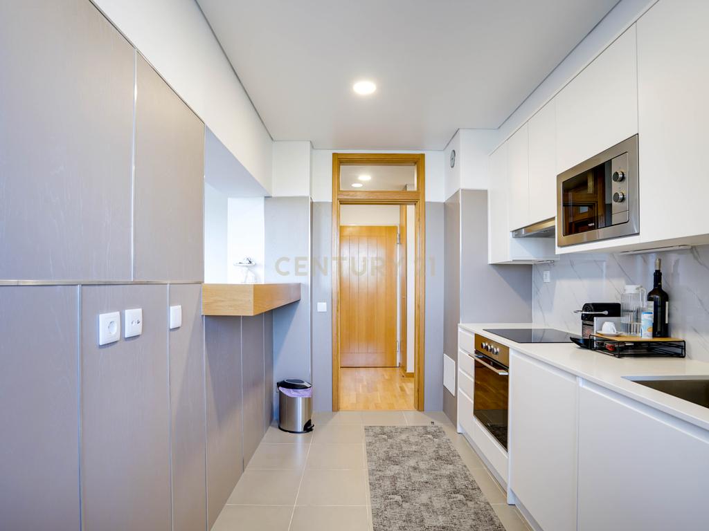 Apartamento T1 com Vista Panorâmica sobre o Rio Tejo – Parque das Nações, Lisboa - Image 8