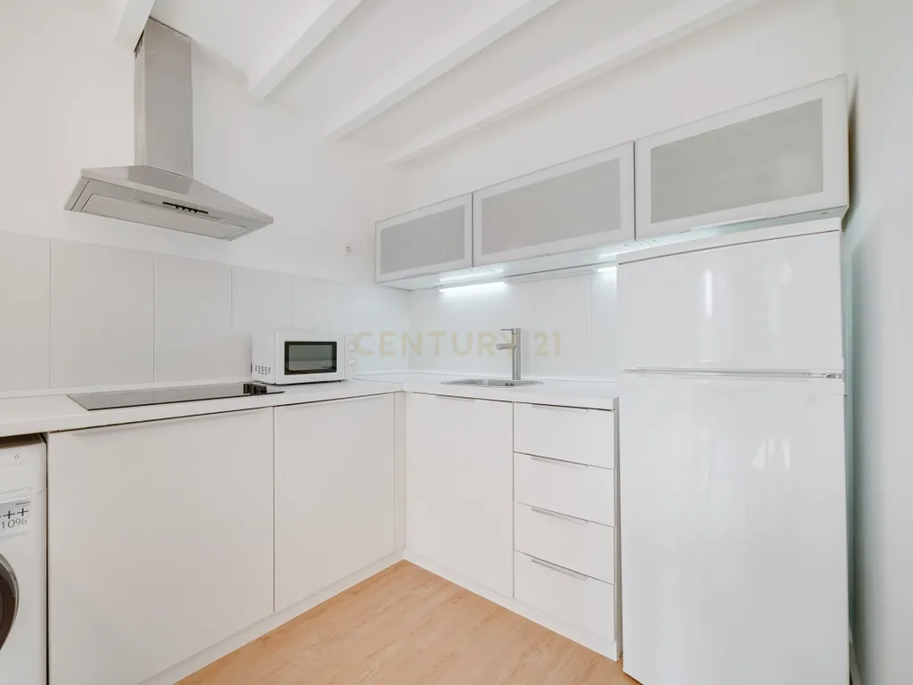 Apartamento T2 Triplex* em Santos-o-Velho – Janelas Verdes | Estrela - Image 10