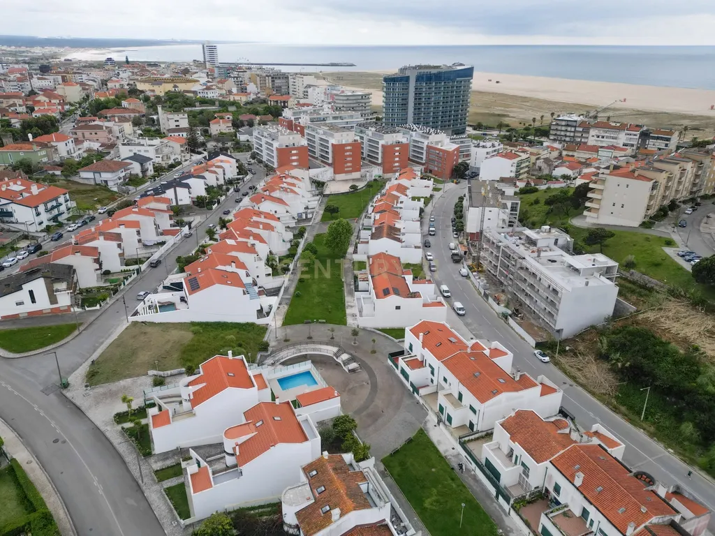Moradia T4 a 200 m da Avenida do Brasil, Figueira da Foz, Portugal - Image 11